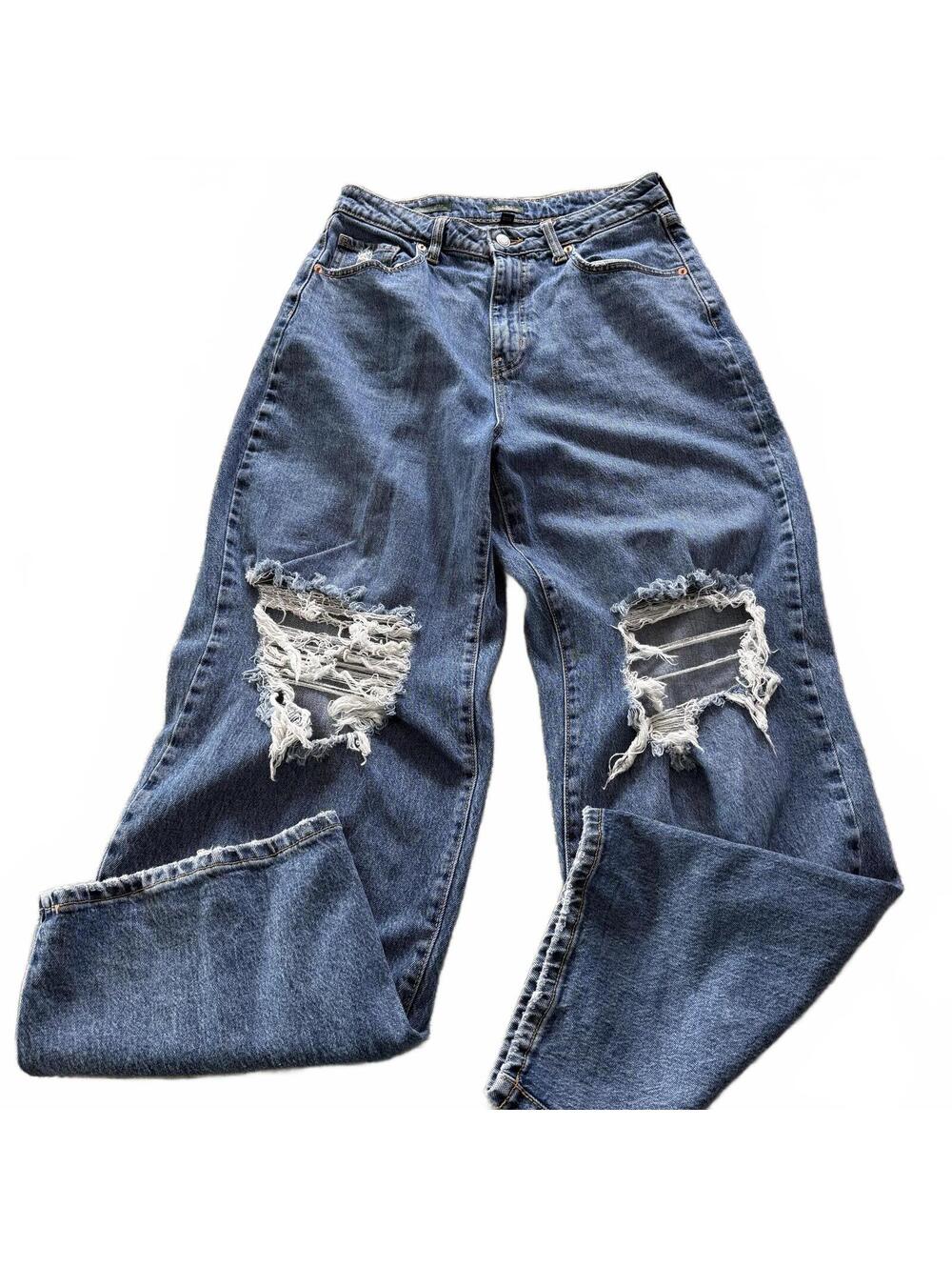 WILD FABLE Highest Rise Baggy Jean - Distressed. Size 10/30R Mom Jean Streetwear